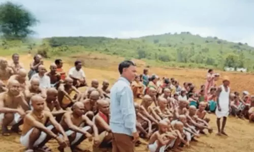 பெண் கலப்புத் திருமணம் செய்ததால் அவரது குடும்பத்தினர் 40 பேருக்கு மொட்டை அடிக்கப்பட்ட அவலம்