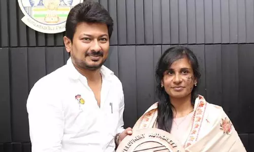 ஏழு உயரமான மலைகளில் ஏறி சாதனை படைத்த முத்தமிழ்ச்செல்வி- துணை முதலமைச்சர் பாராட்டு