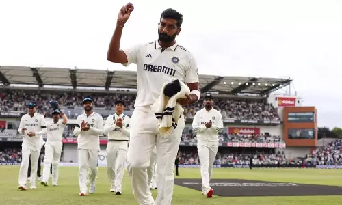 அந்நிய மண்ணில் அதிக முறை 5 விக்கெட்:  கபில்தேவ் சாதனையை சமன் செய்த பும்ரா