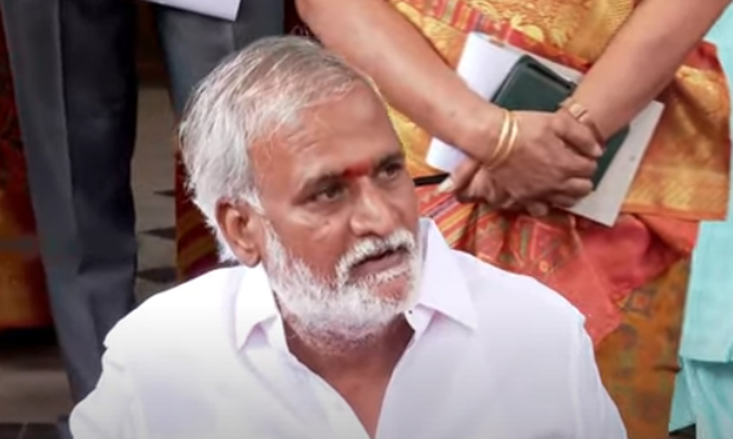 அண்ணாவை விமர்சிக்கும் மேடையில் அ.தி.மு.க.வினர் அமர்ந்தது அடிமைத்தனம் - சேகர்பாபு