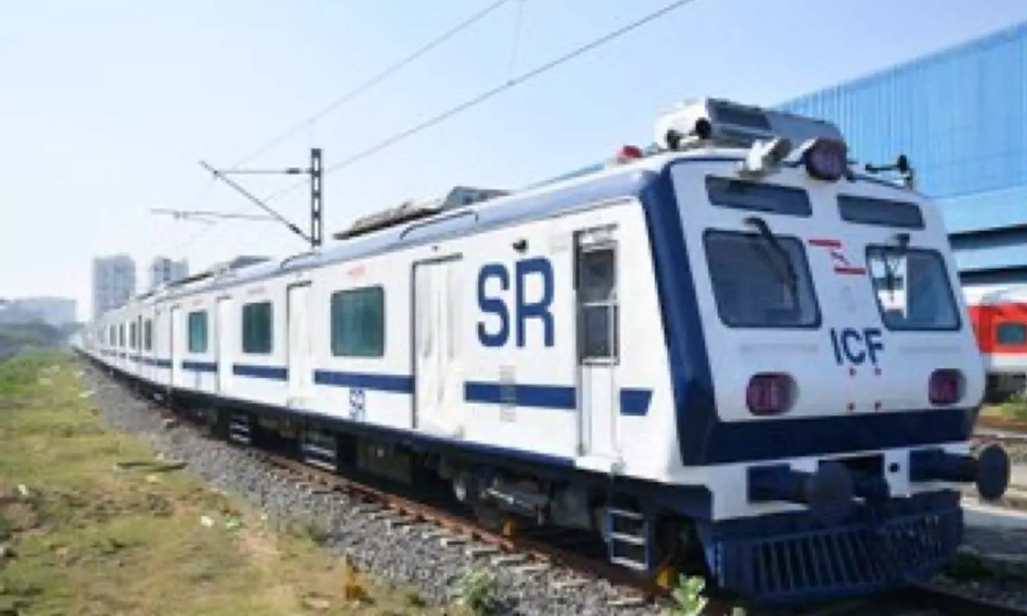 சென்னை புறநகர் ஏ.சி. ரெயில் சேவைகளுக்கு பயணிகளிடம் வரவேற்பு அதிகரிப்பு: தெற்கு ரெயில்வே