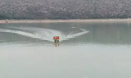 பாகிஸ்தானில் சோகம்: ஆற்றில் படகு கவிழ்ந்து 7 சுற்றுலா பயணிகள் பலி