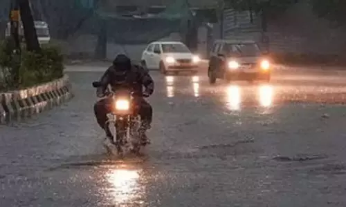 புதுச்சேரியில் சூறைக்காற்றுடன் மழை