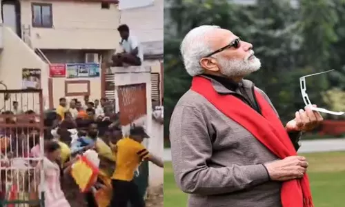 பணக்கார நண்பர்களுடன் விலையுயர்ந்த காளான் சாப்பிடும் மோடி.. இலவச ரேஷனுக்கு அலைமோதும் மக்கள் - காங்கிரஸ்