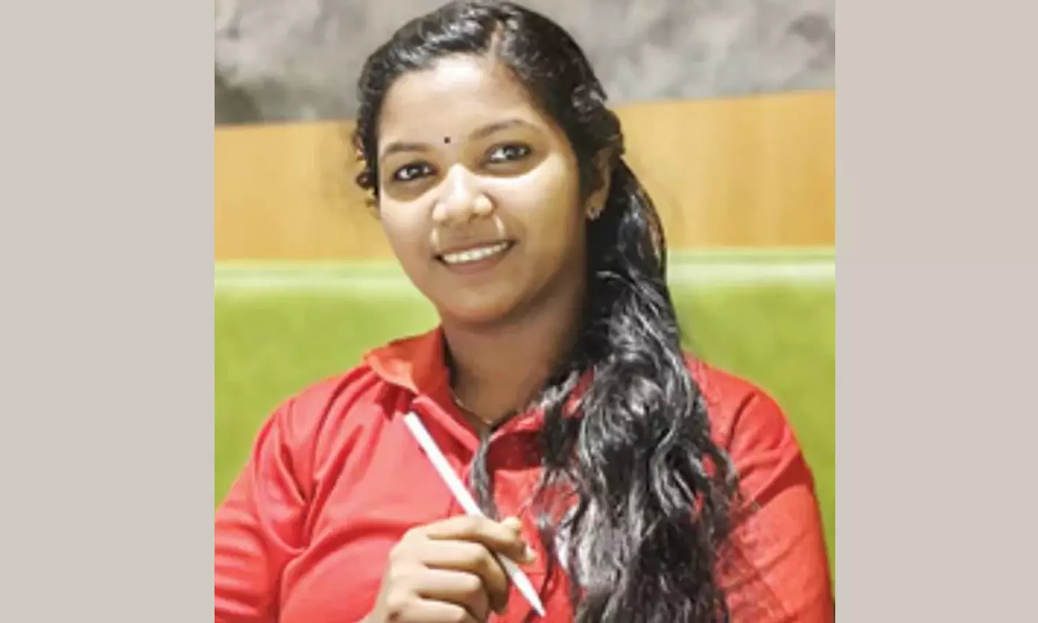 பிளாஸ்டிக் இல்லாத பேனாவை கண்டுபிடித்த கல்லூரி மாணவி