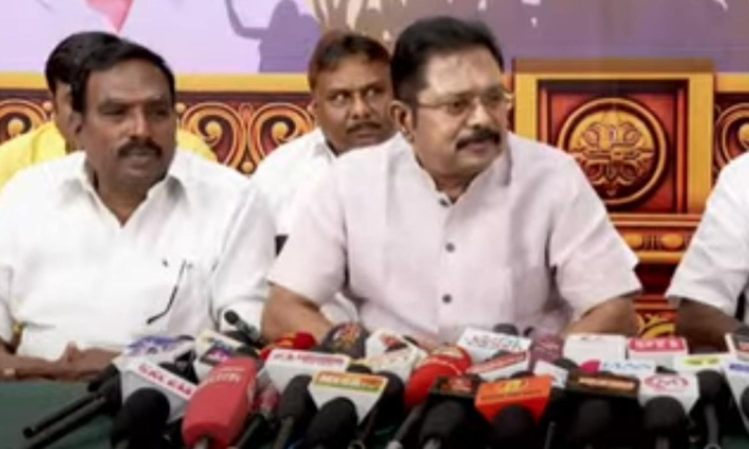 பெரியாரையும், அண்ணாவையும் இழிவு செய்வதை ஏற்க முடியாது - டி.டி.வி.தினகரன் கண்டனம்