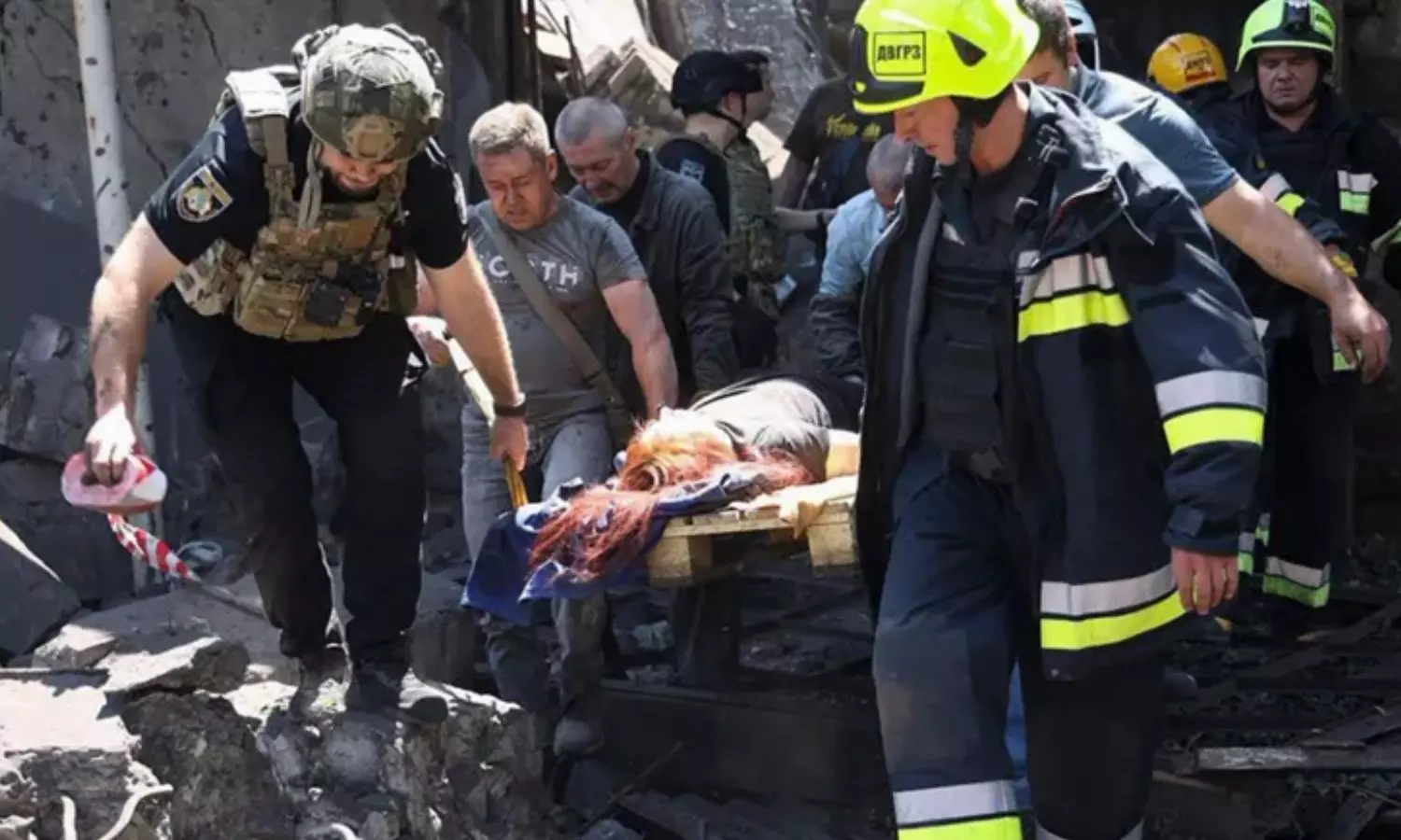 உக்ரைன் மீது ரஷியா ஏவுகணைத் தாக்குதல்..16 பேர் பலி - பலர் படுகாயம்