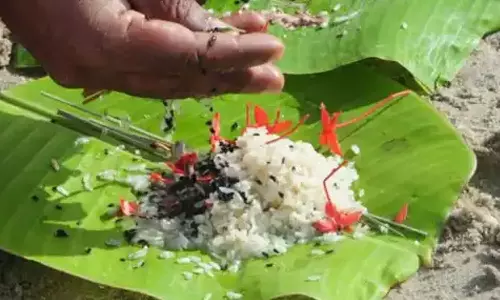 இந்த காலத்திலும் இப்படி ஒரு கொடுமை!- வேறு மதத்தவரை திருமணம் செய்த மகளுக்கு தர்ப்பணம் செய்த பெற்றோர்