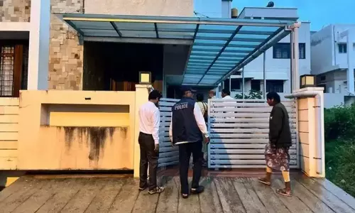 கர்நாடகாவில் அதிகாரிகள் வீடுகளில் லோக் ஆயுக்தா போலீசார் அதிரடி சோதனை