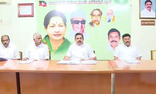 அ.தி.மு.க. மாவட்ட செயலாளர்களுடன் எடப்பாடி பழனிசாமி ஆலோசனை