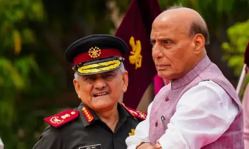 முப்படைத் தலைமைத் தளபதிக்கு புதிய அதிகாரம் வழங்கி ராஜ்நாத் சிங் உத்தரவு