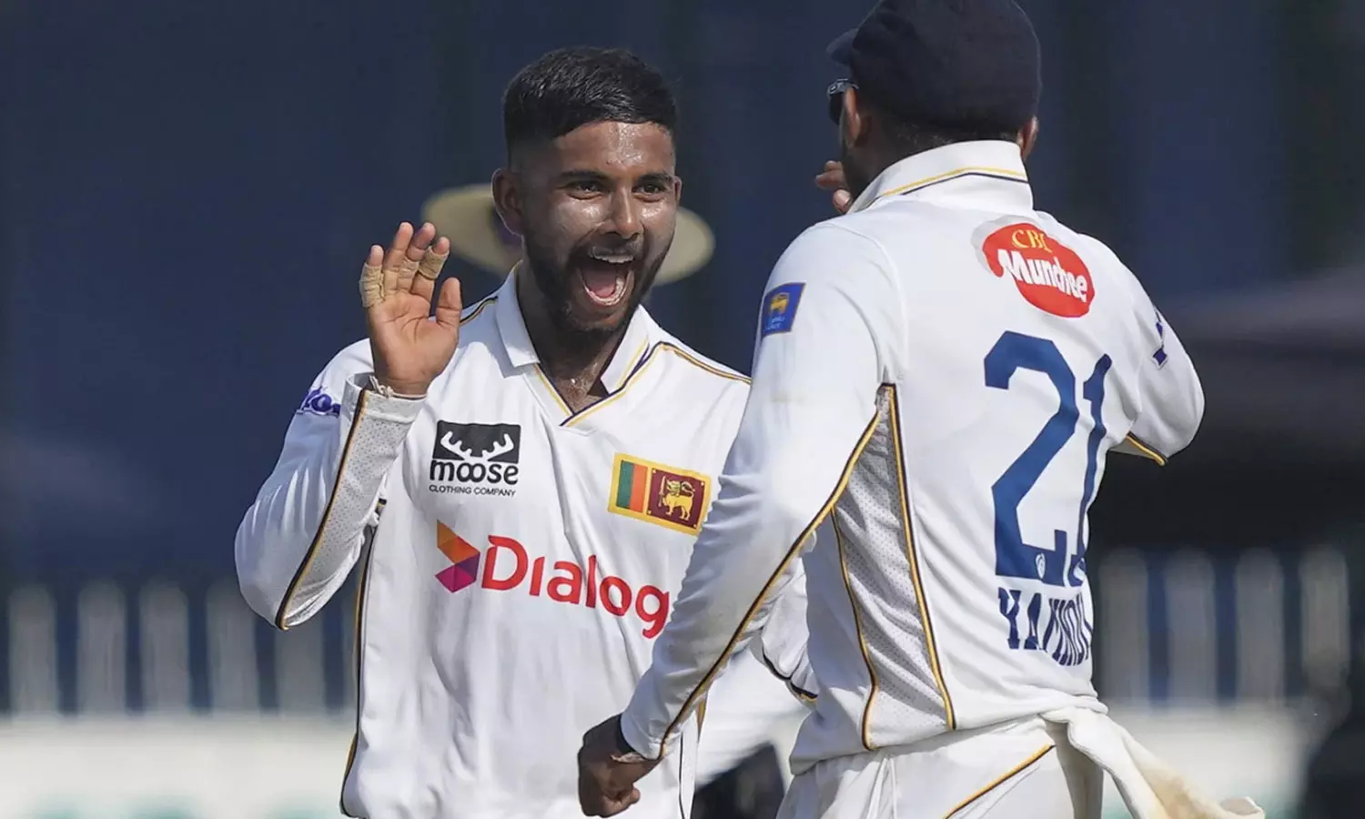 இலங்கை அபார பந்துவீச்சு: 2வது டெஸ்ட் முதல் நாளில் வங்கதேசம் 220/8