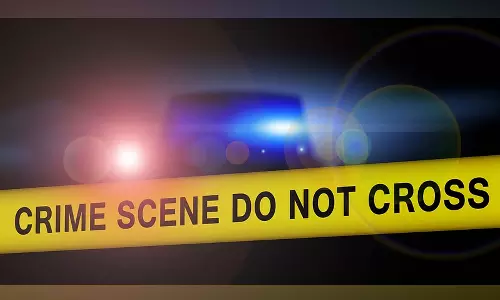 காதலுக்கு எதிர்ப்பு: தாயை கொலை செய்ய காதலனை வரவழைத்து காவலுக்கு நின்ற 10-ம் வகுப்பு மாணவி