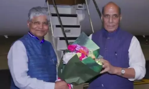 பாதுகாப்புத்துறை மந்திரிகள் மாநாடு: சீனா சென்றடைந்தார் ராஜ்நாத் சிங்