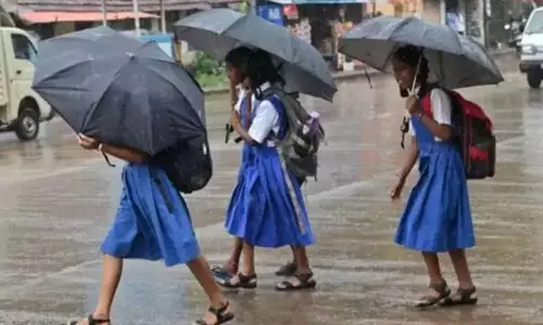 கனமழை எதிரொலி - வால்பாறையில் பள்ளிகளுக்கு விடுமுறை