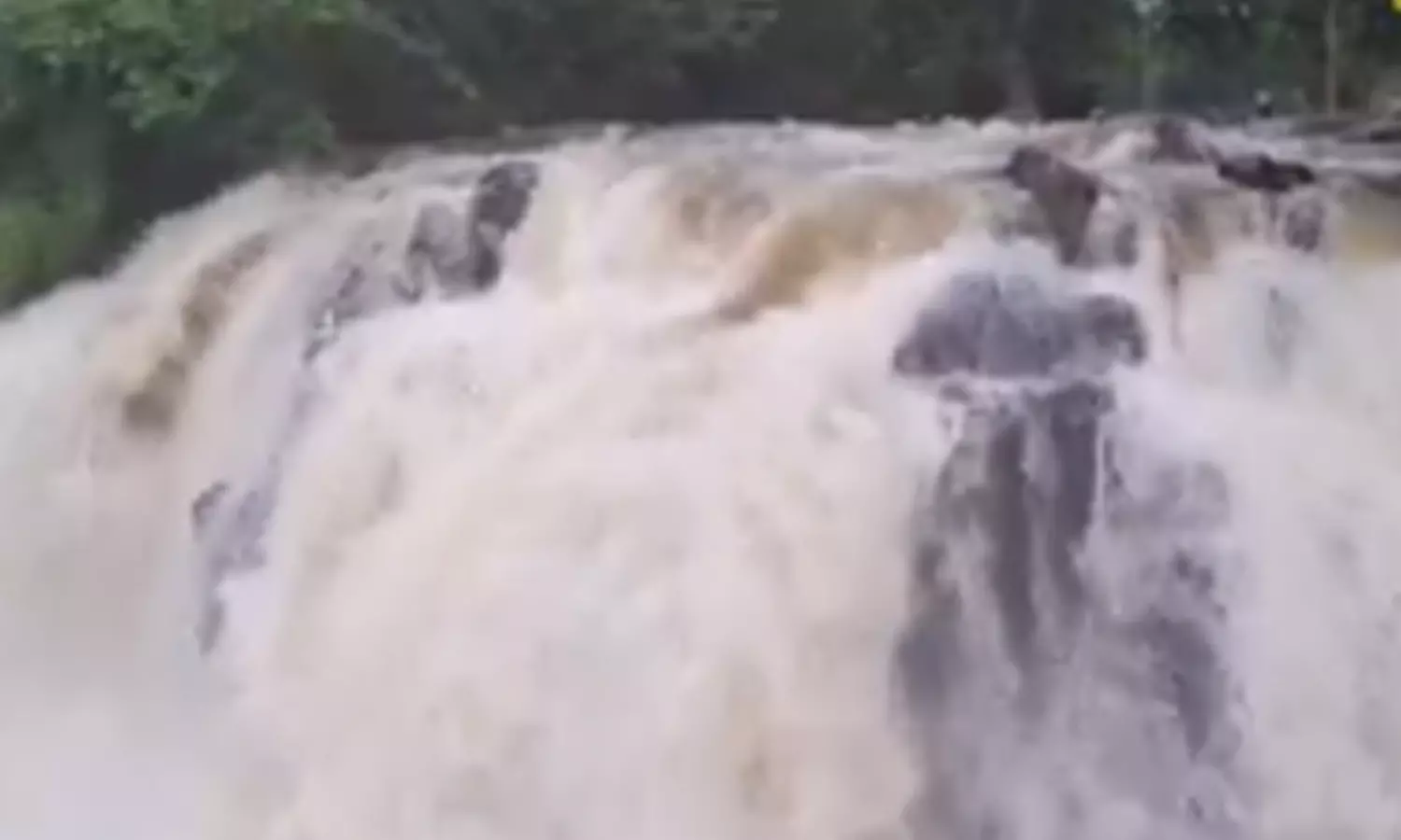 ஒகேனக்கலுக்கு நீர்வரத்து 57,000 கன அடியாக உயர்வு ஒகேனக்கலுக்கு நீர்வரத்து 57,000 கன அடியாக உயர்வு