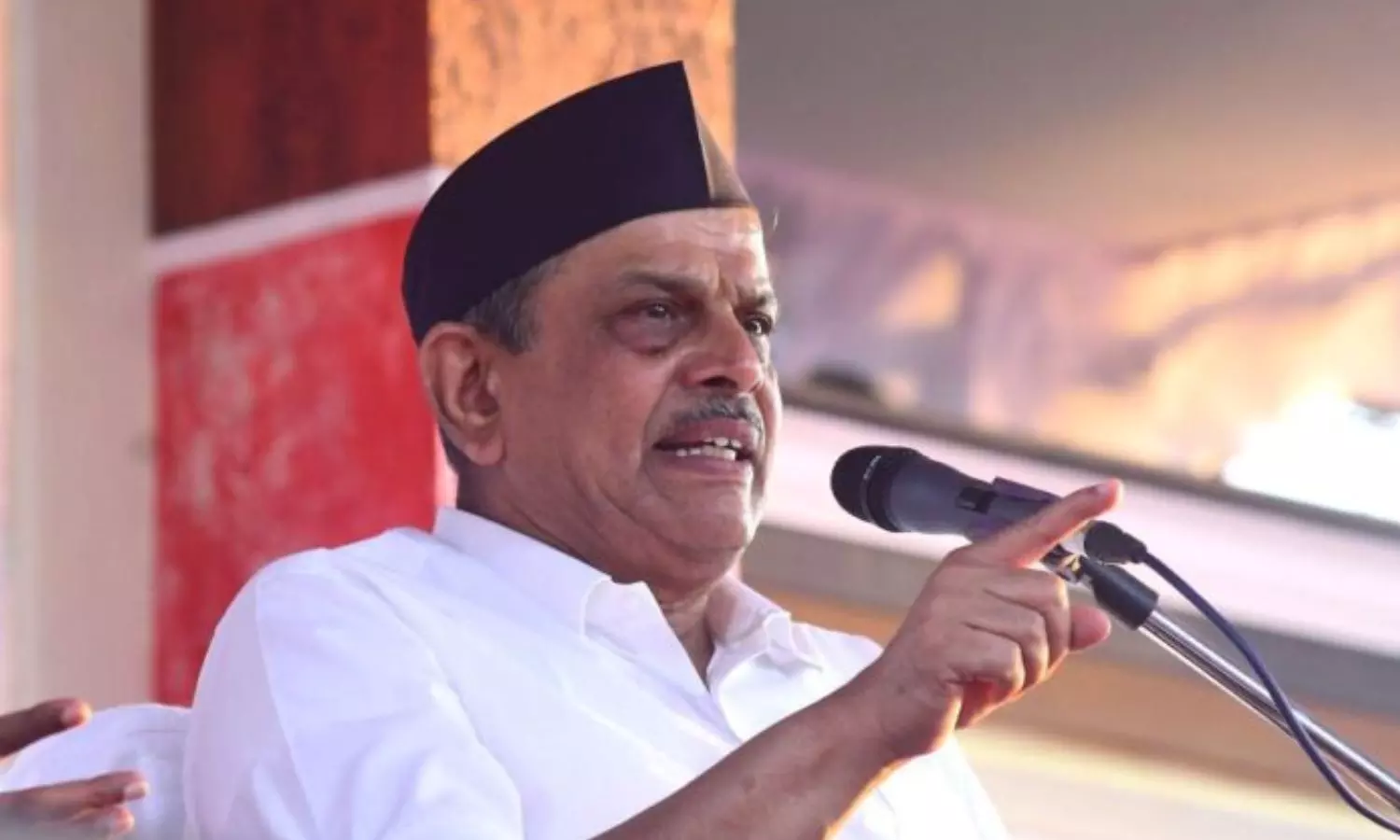 சோசலிஸ்ட், மதச்சார்பின்மை வார்த்தைகளை அரசியலமைப்பு முகவுரையிலிருந்து நீக்க வேண்டும் - ஆர்எஸ்எஸ் தலைவர்