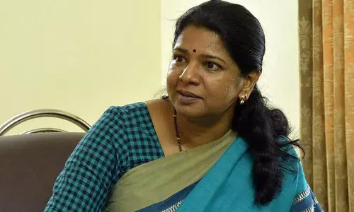 தேசிய நிதி உதவி: நீக்கப்பட்ட 60 மாணவர்களை சேர்த்து கூடுதல் பட்டியல் வெளியிட வேண்டும்- கனிமொழி