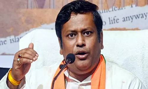 மாணவிகளுக்கு பாதுகாப்பு இல்லை: கொல்கத்தா சட்டக் கல்லூரி மாணவி பாலியல் வன்கொடுமை சம்பவத்துக்கு பாஜக கண்டனம்