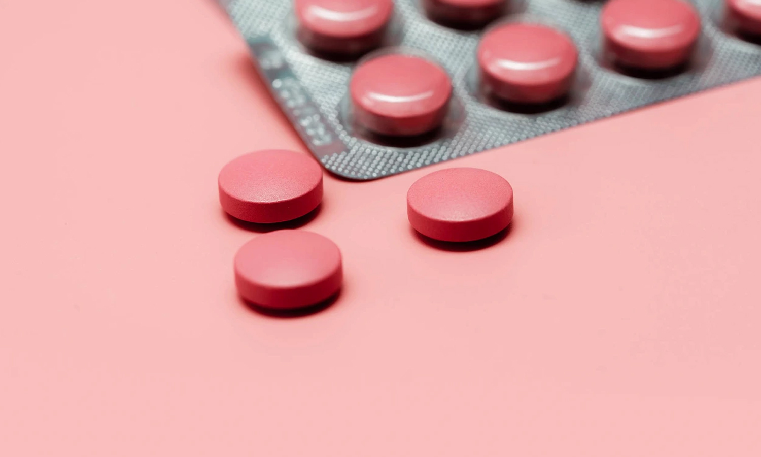 விளையாட்டு வினையானது - அதிக அளவு சத்து மாத்திரைகள் சாப்பிட்ட மாணவர்கள் ஆஸ்பத்திரியில் அனுமதி