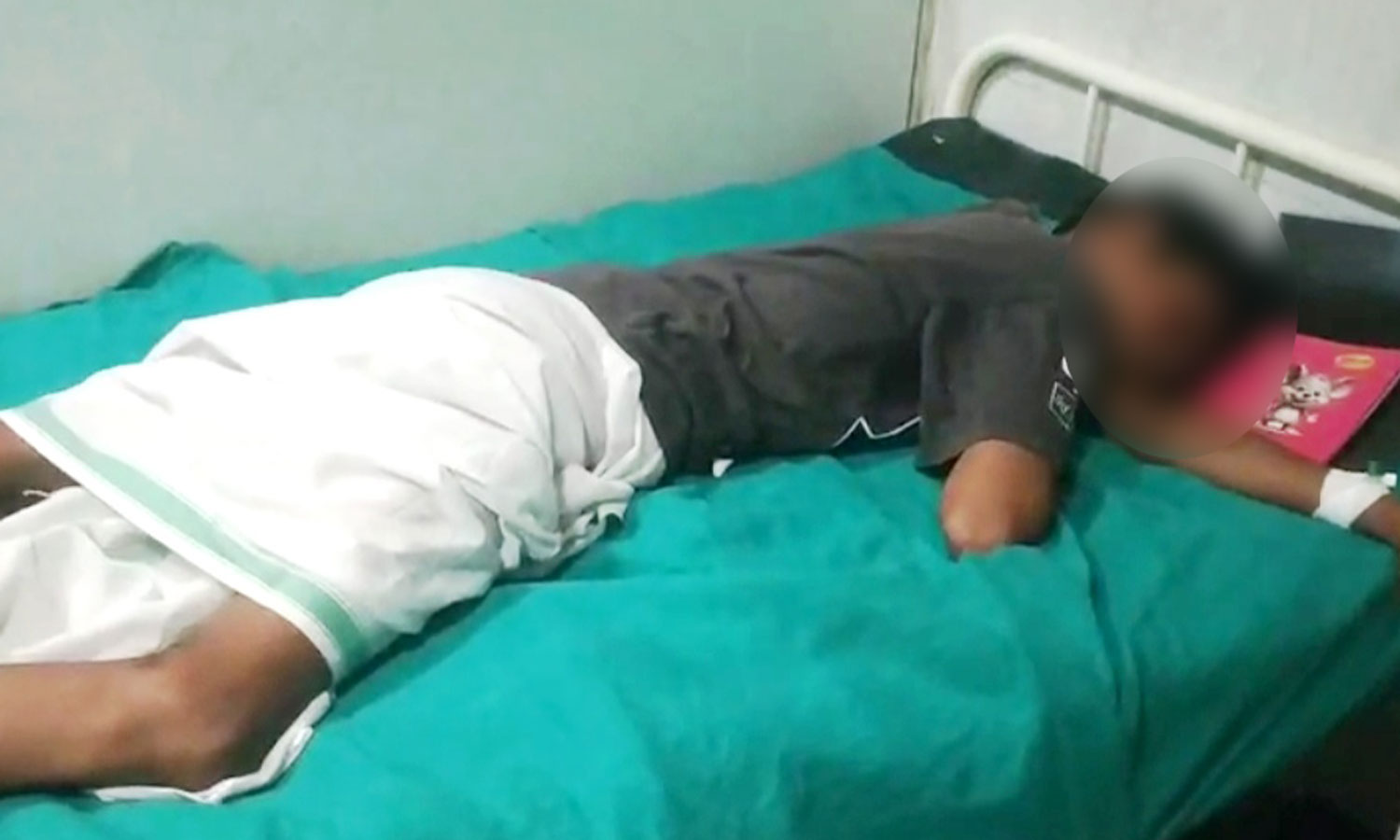 ஆசிரியர்களின் அலட்சியம்: வேதியியல் ஆய்வகத்தை சுத்தம் செய்த அரசுப்பள்ளி மாணவன் படுகாயம்