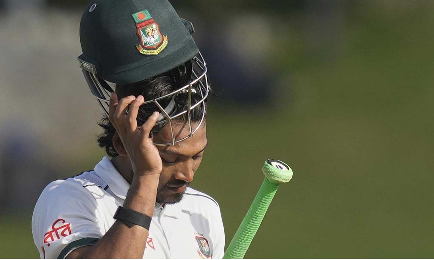 இன்னிங்ஸ் தோல்வி எதிரொலி... வங்கதேச டெஸ்ட் கேப்டன் பொறுப்பில் இருந்து விலகினார் ஷாண்டோ