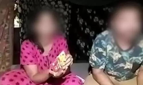 மகளின் கல்விக் கட்டணத்தை செலுத்த தங்கள் பாலியல் காட்சிகளை நேரடி ஒளிபரப்பு செய்த பெற்றோர் கைது