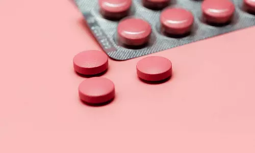 விளையாட்டு வினையானது - அதிக அளவு சத்து மாத்திரைகள் சாப்பிட்ட மாணவர்கள் ஆஸ்பத்திரியில் அனுமதி