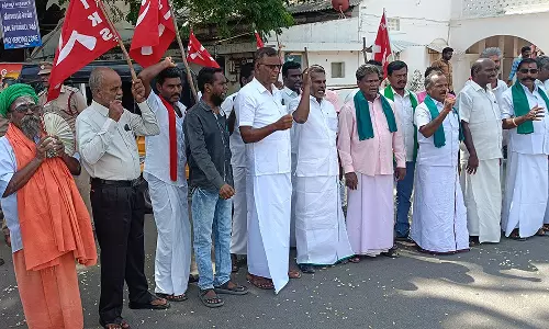 வேளாண் பயன்பாட்டுக்கான நிலத்தடி நீருக்கு வரி: மத்திய அரசை கண்டித்து விவசாயிகள் ஆர்ப்பாட்டம்