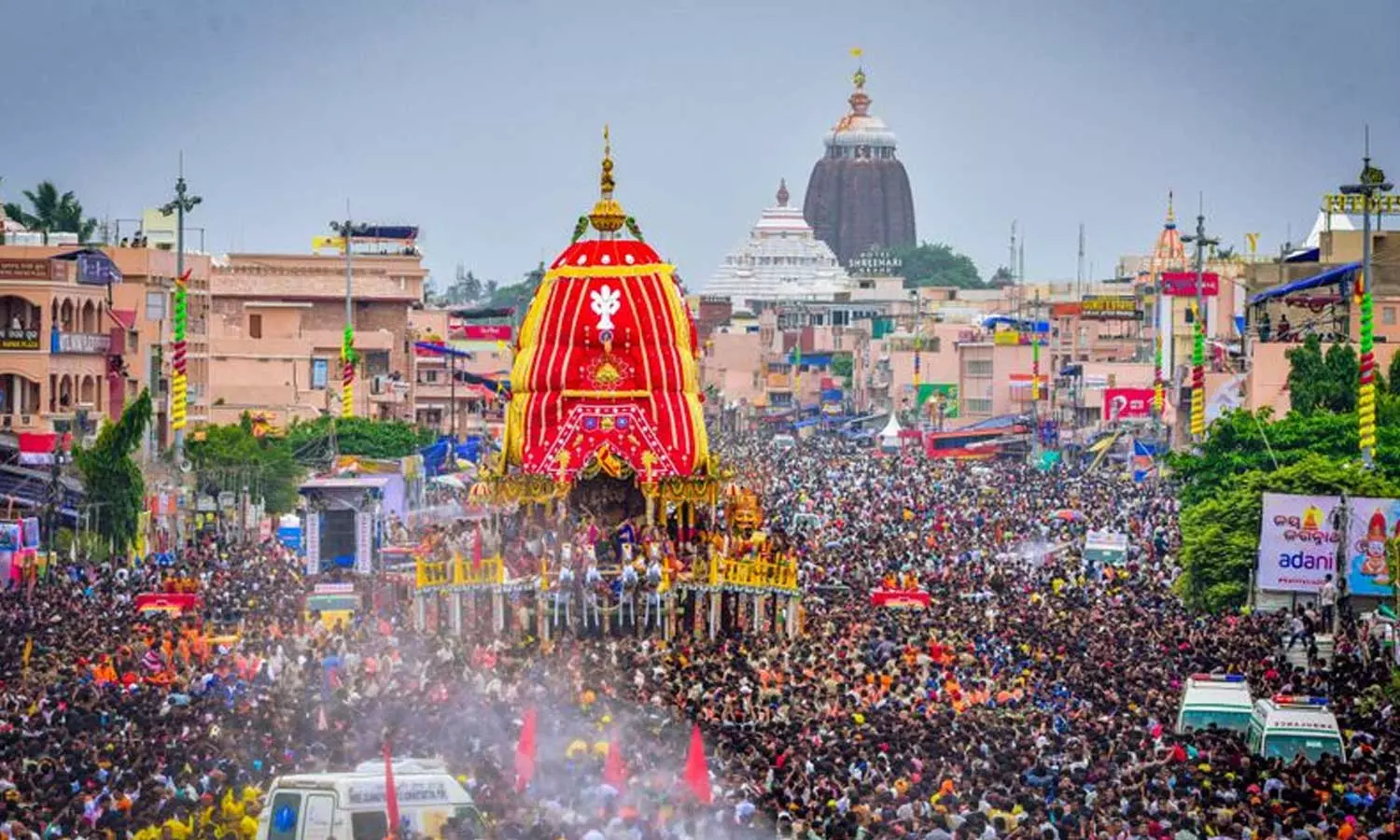 பூரி ஜெகந்நாதர் கோவில் தேரோட்டம்: கூட்ட நெரிசலில் சிக்கி 3 பேர் உயிரிழப்பு