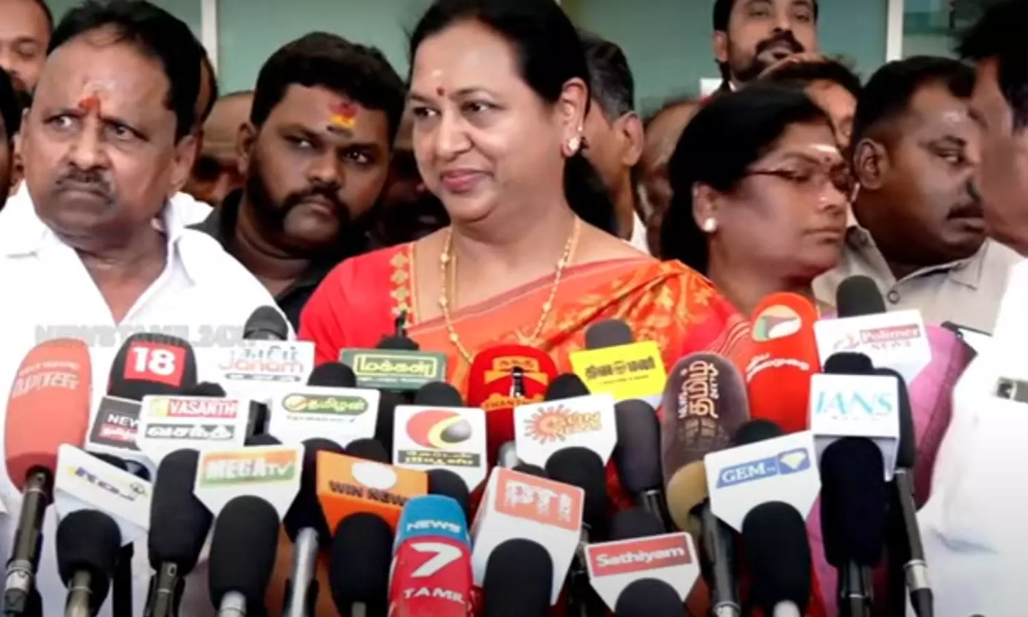 காங்கிரஸ் விழாவில் பங்கேற்ற தே.மு.தி.க. பொருளாளர் சுதீஷ் - பிரேமலதா விஜயகாந்த் விளக்கம்