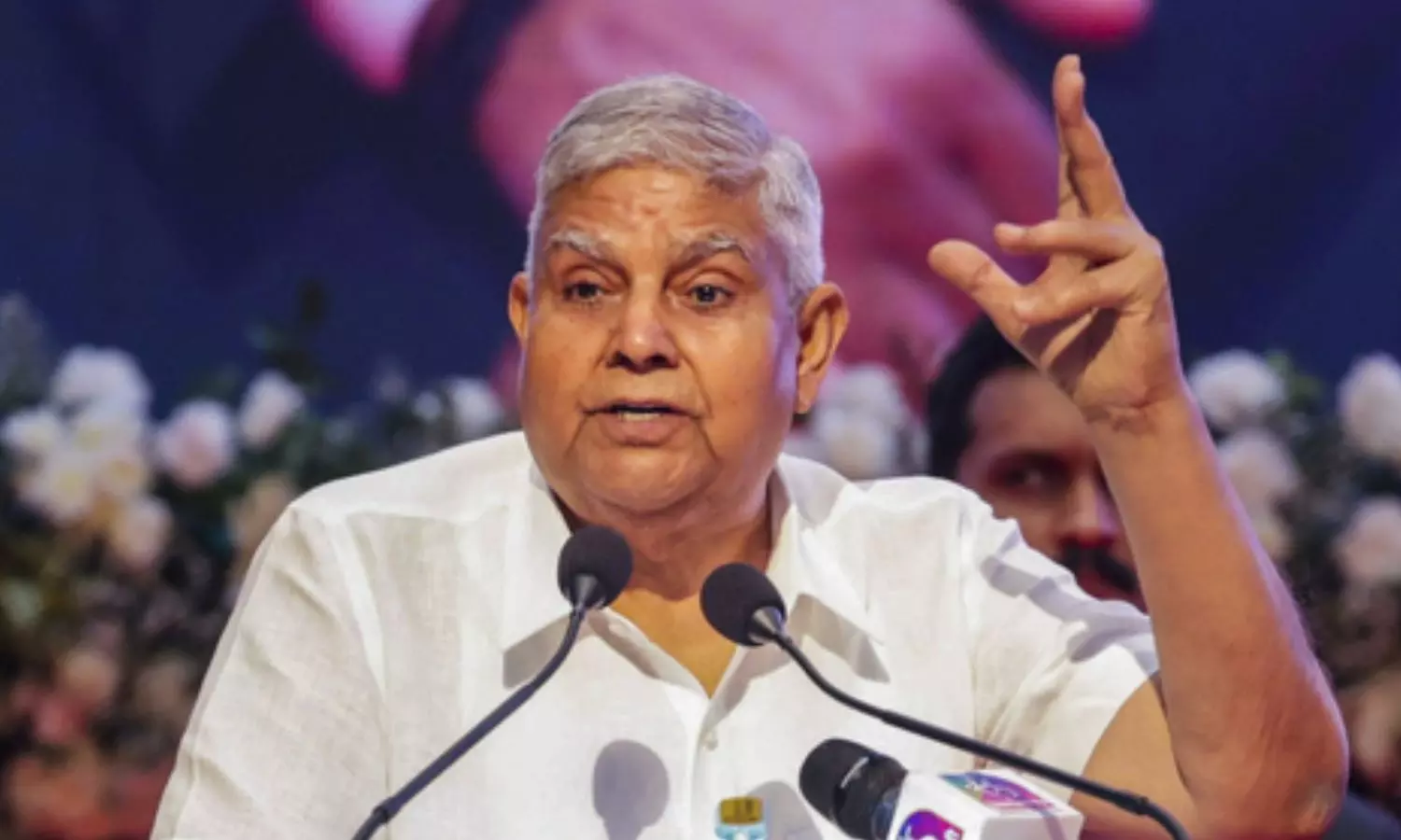 சோசலிஸ்ட், மதச்சார்பின்மை வார்த்தைகளை அரசியலமைப்பு முகவுரையிலிருந்து நீக்க வேண்டும் - துணை ஜனாதிபதி