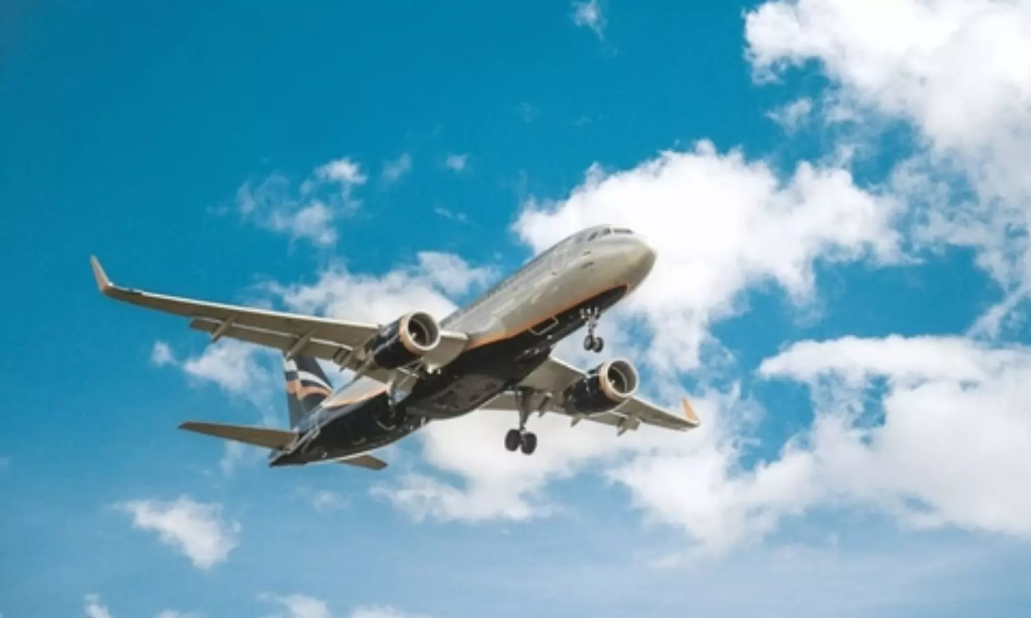 சர்வதேச விமானங்களுக்காக வான்வெளியை திறந்த ஈரான் சர்வதேச விமானங்களுக்காக வான்வெளியை திறந்த ஈரான்