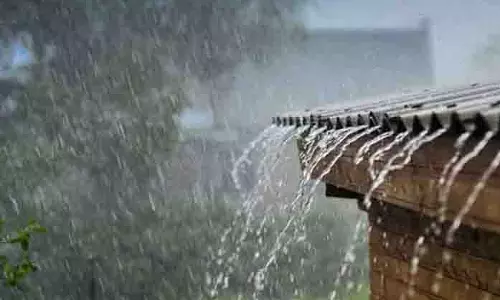 புதுச்சேரியில் காற்று, இடி-மின்னலுடன் பலத்த மழை