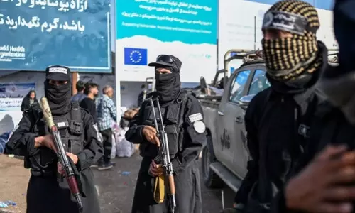 தற்கொலை தாக்குதலில் 16 வீரர்கள் பலி.. இந்தியாவை குற்றம்சாட்டிய பாகிஸ்தான் - பொறுப்பேற்ற தாலிபான்