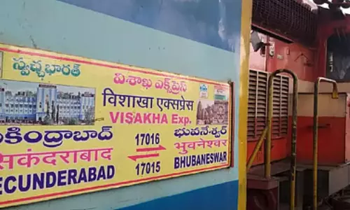 ஆந்திராவில் ஓடும் ரெயிலில் கொள்ளையடிக்க முயன்ற திருடர்கள்.. போலீஸ் துப்பாக்கியால் சுட்டதும் தப்பியோட்டம்