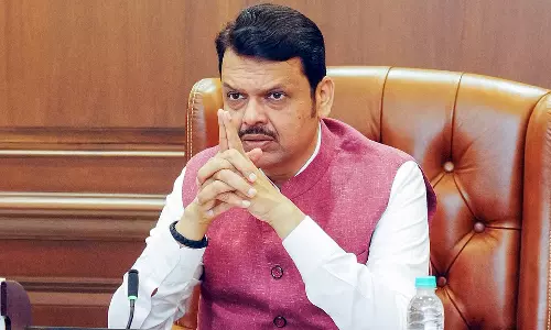 மும்மொழிக் கொள்கை திட்டம் தற்காலிகமாக ரத்து- தேவேந்திர ஃபட்னாவிஸ் அறிவிப்பு