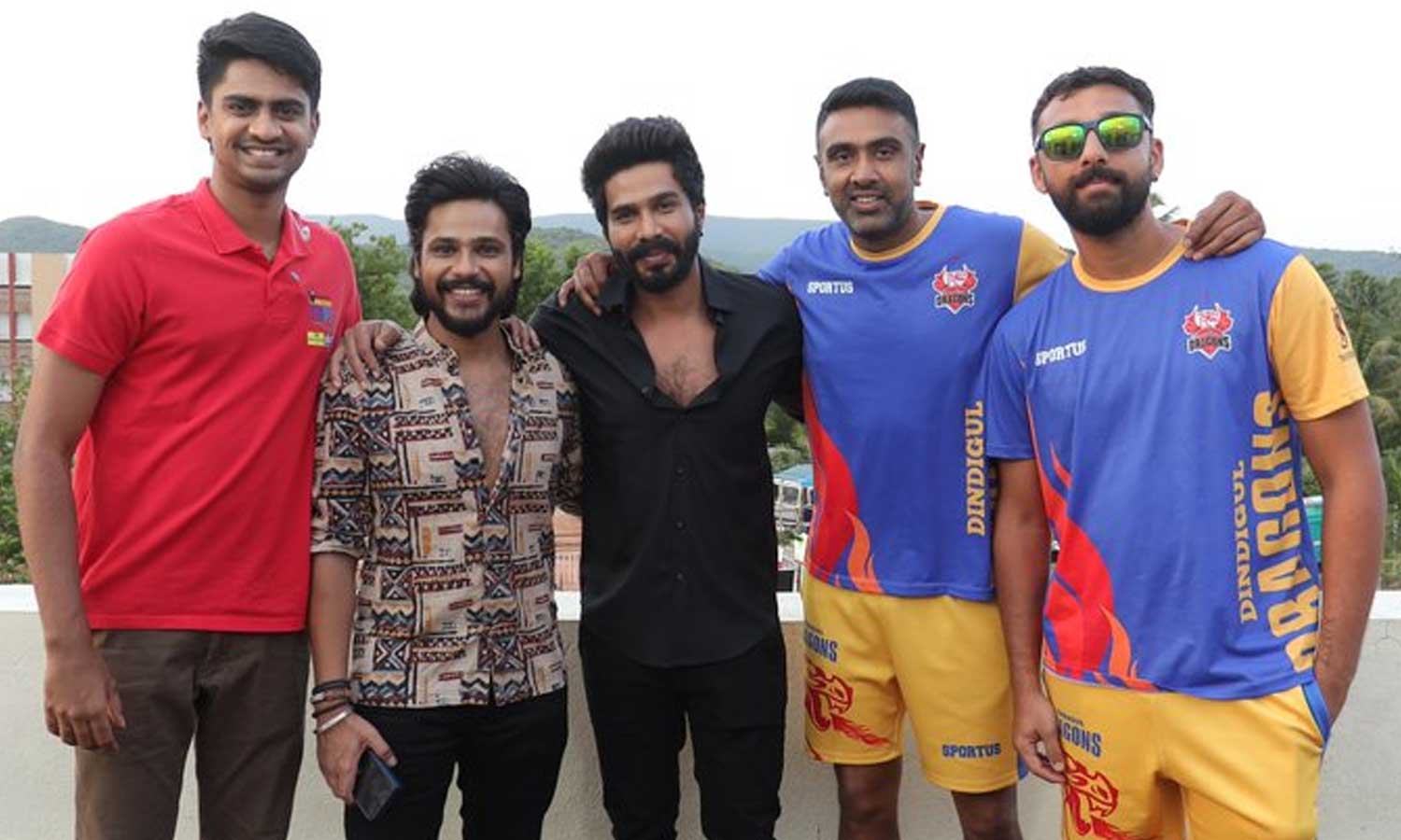 திண்டுக்கல் டிராகன்ஸ் அணி வீரர்கள் அஷ்வின், வருண் சக்கரவர்த்தியை சந்தித்த விஷ்ணு விஷால்