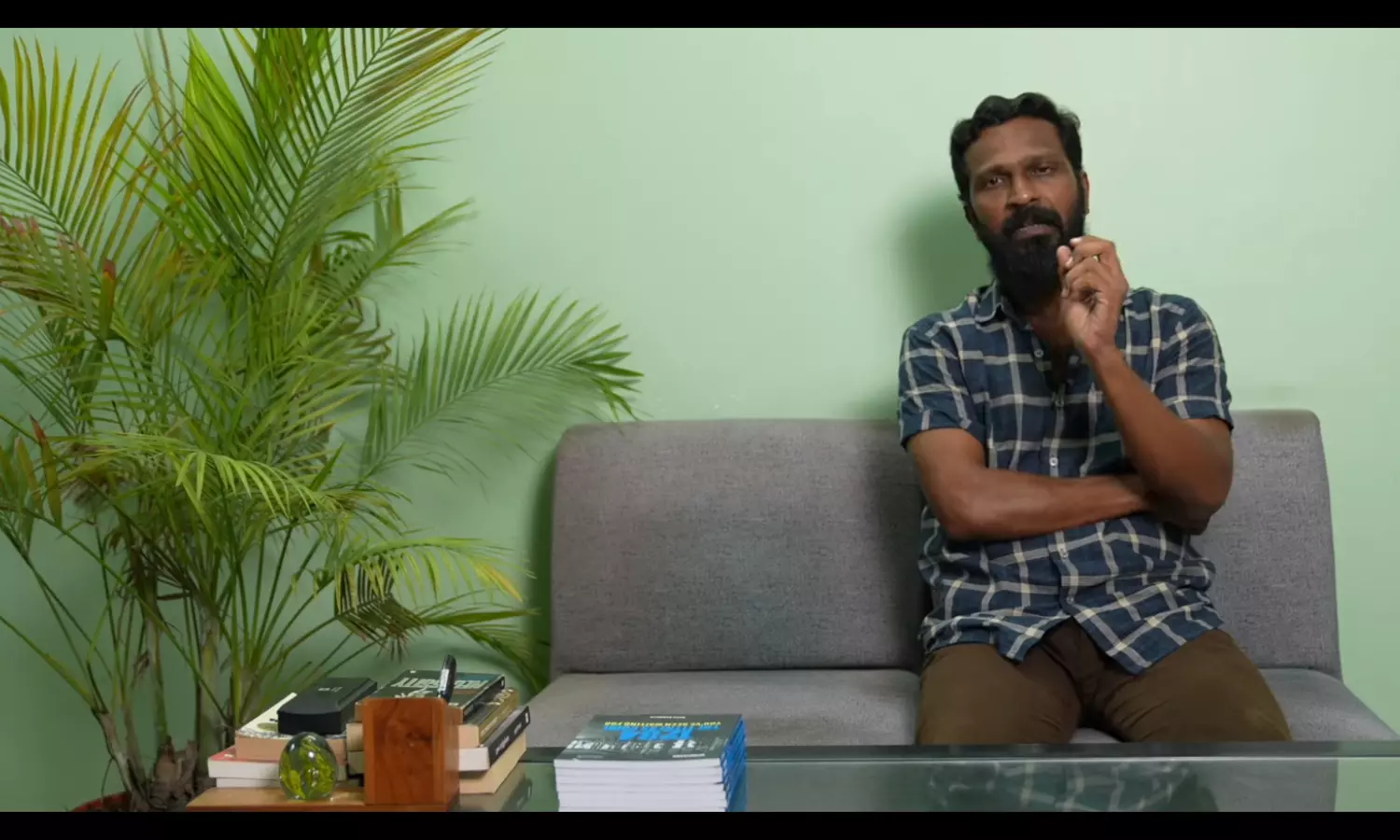 சிம்புவை வைத்து இயக்க தனுஷ் போட்ட கண்டிஷன் - வெற்றி மாறன் வெளியிட்ட வீடியோ