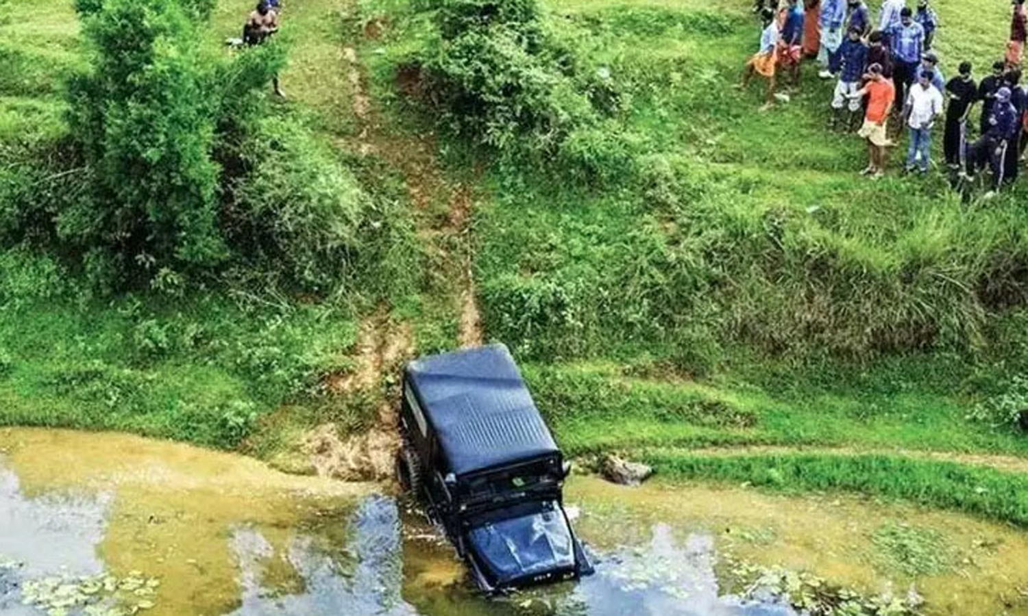 வயநாடு அருகே 'ரீல்ஸ்' வீடியோ எடுத்தபோது அணைக்குள் பாய்ந்த ஜீப்- அத்துமீறி செயல்பட்ட 5 பேர் கைது