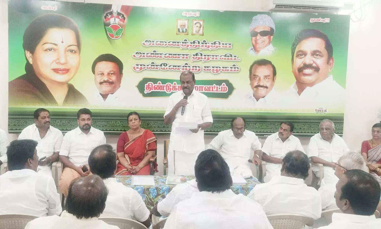 விஜய் அ.தி.மு.க.வுடன் கூட்டணி அமைத்து தேர்தலில் போட்டியிடுவாரா?- முன்னாள் அமைச்சர் விசுவநாதன் பதில்