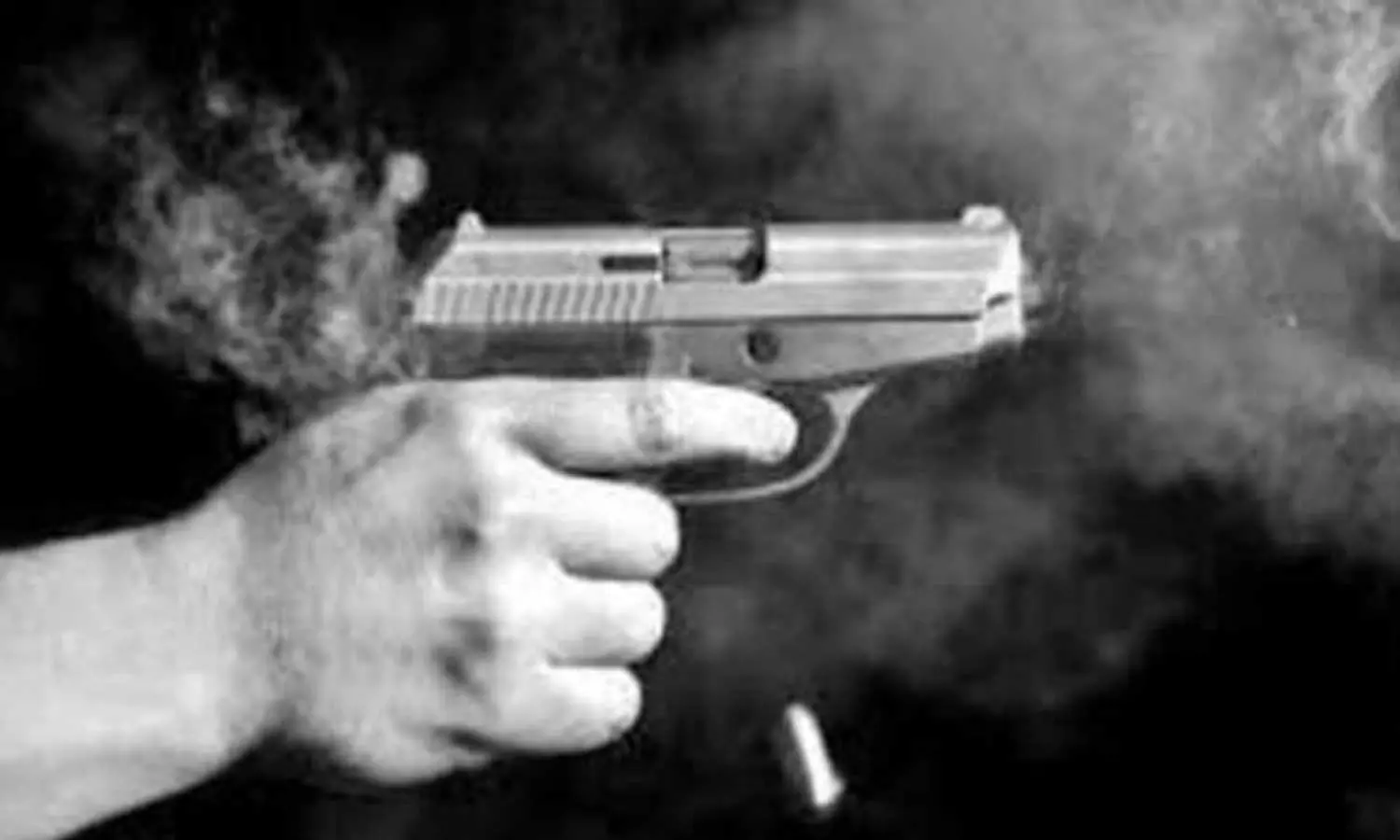 மணிப்பூரில் 4 பேர் சுட்டுக்கொலை: போலீசார் குவிப்பு மணிப்பூரில் 4 பேர் சுட்டுக்கொலை: போலீசார் குவிப்பு