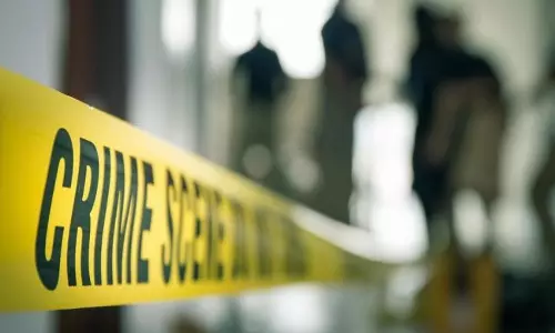 மழையில் விளையாட ஆசைப்பட்ட 10 வயது மகனை குத்திக்கொன்ற தொழிலாளி