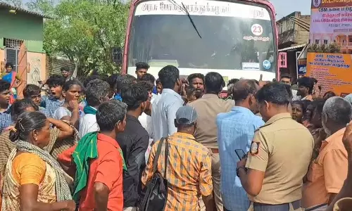 விருத்தாசலம் அருகே குடிநீர் கேட்டு காலிகுடங்களுடன் கிராம மக்கள் சாலை மறியல்