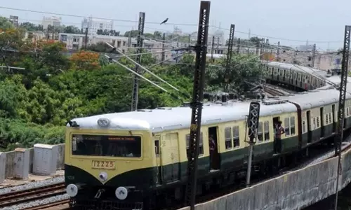 வேளச்சேரி - பரங்கிமலை இடையே பறக்கும் ரெயில் சேவை நவம்பரில் தொடங்கும்: அமைச்சர் தகவல்