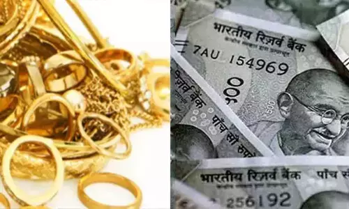 ஆலங்குளத்தில் 1 கிலோ நகை-ரூ.50 லட்சம் கைவரிசை: கொள்ளை நடந்த வீட்டில் முக்கிய தடயங்கள் சேகரிப்பு