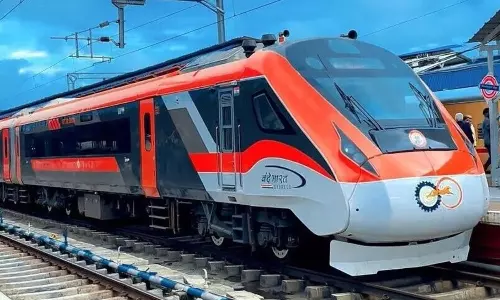 வந்தே பாரத் எனும் வர்க்கப் பிரிவினை.. 10% பேருக்காக பணயம் வைக்கப்படும் 90% மக்களின் நலன்கள்!