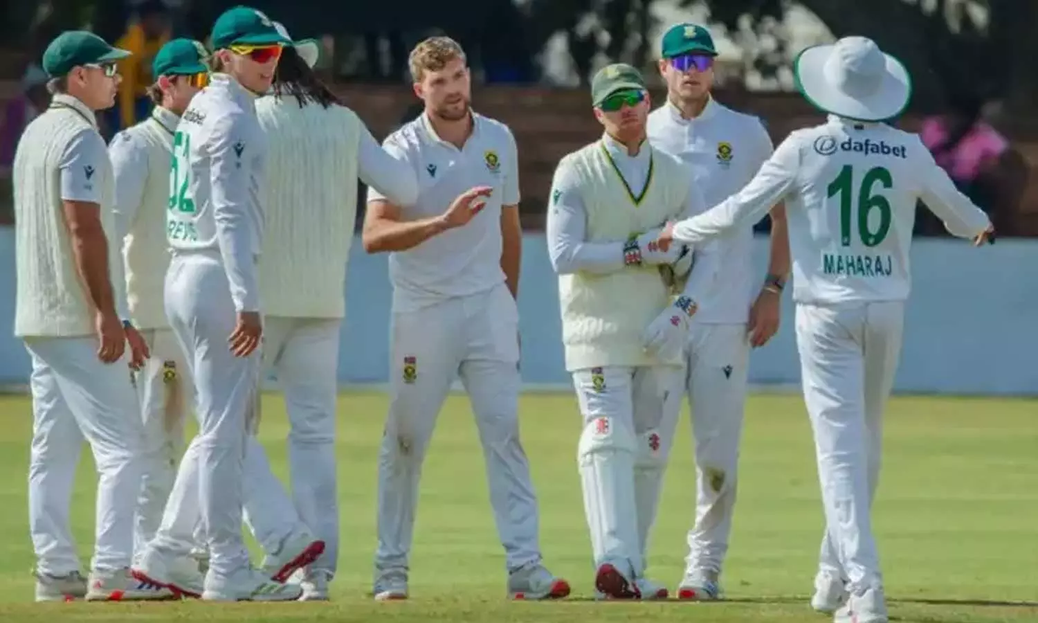 ஜிம்பாப்வே அணிக்கு 537 ரன்கள் என்ற இமாலய இலக்கை நிர்ணயம் செய்தது தென் ஆப்பிரிக்கா