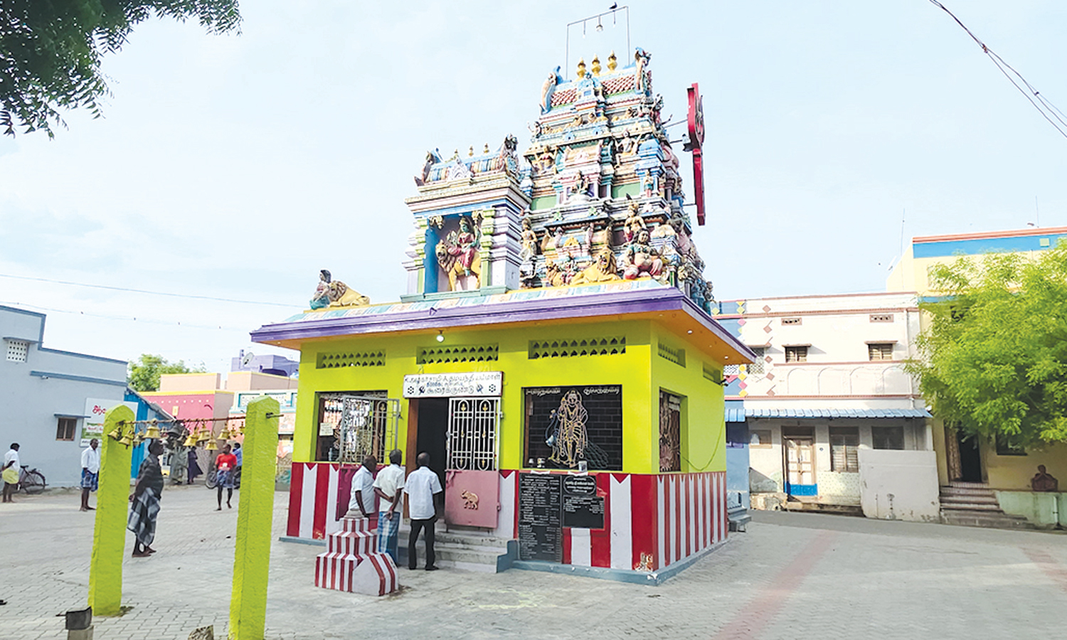 விருதுநகர் கலெக்டர் அலுவலகம் அருகில் உள்ள காளியம்மன் கோவில் உண்டியல் கொள்ளை விருதுநகர் கலெக்டர் அலுவலகம் அருகில் உள்ள காளியம்மன் கோவில் உண்டியல் கொள்ளை