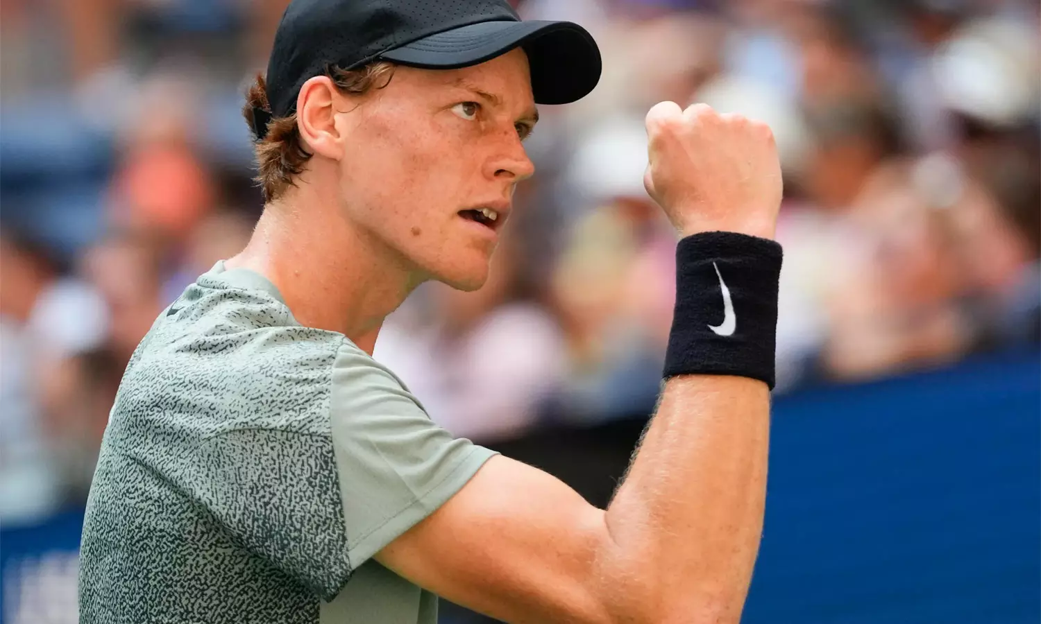 விம்பிள்டன் டென்னிஸ்: நம்பர் 1 வீரர் முதல் சுற்றில் வெற்றி